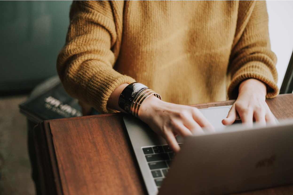 10 AI Tools That Make Your Writing Sound More Human