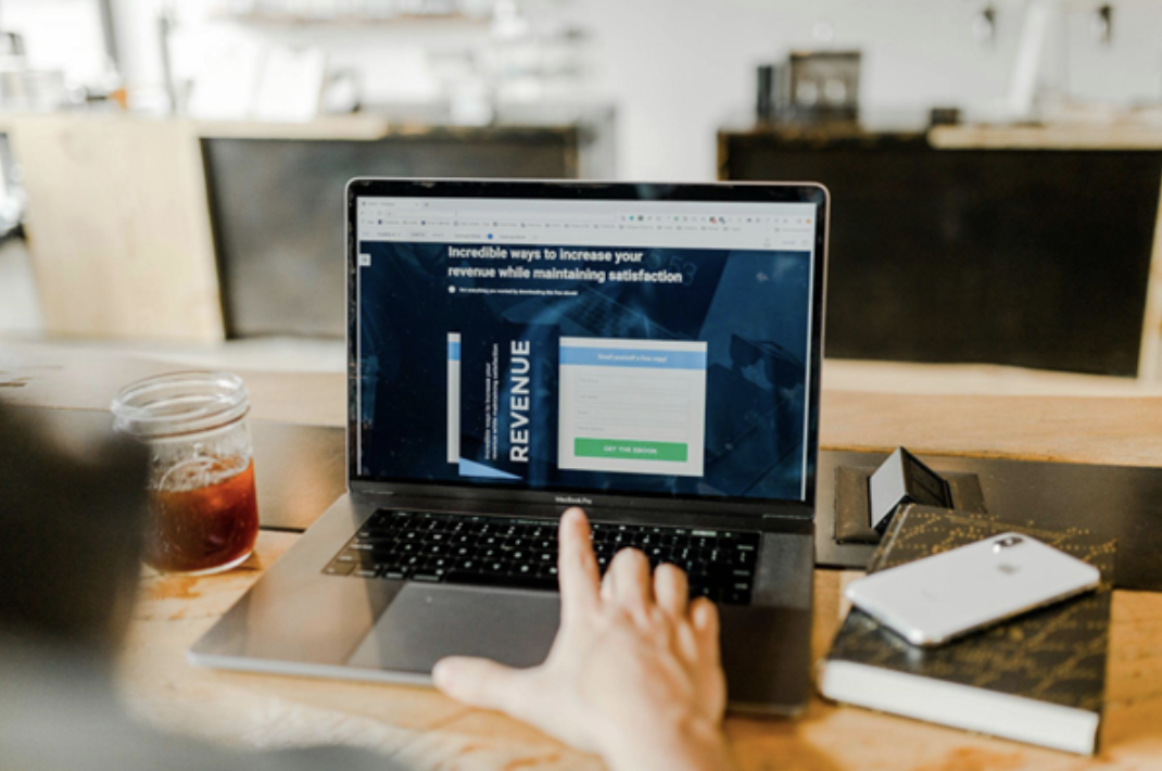 Reviewing Campaign Performance on a Marketing Dashboard 